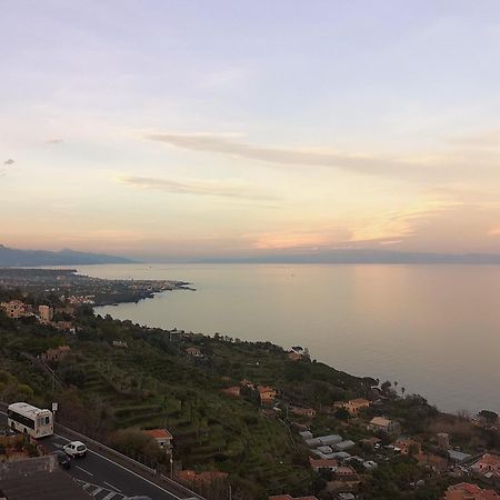 Апартаменты Il Balcone Di Galatea Ачиреале Экстерьер фото
