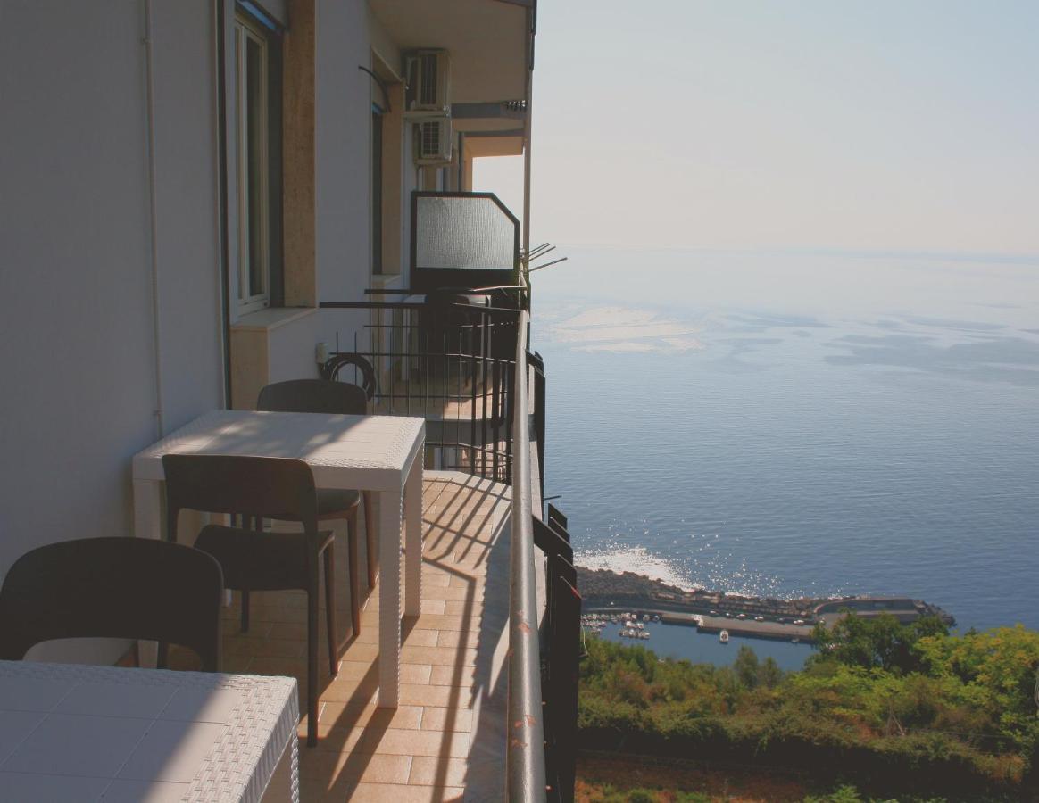 Апартаменты Il Balcone Di Galatea Ачиреале Экстерьер фото